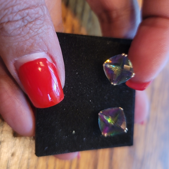 NWT 10MM Mystic 14KT Gold Square Earrings - Picture 2 of 6